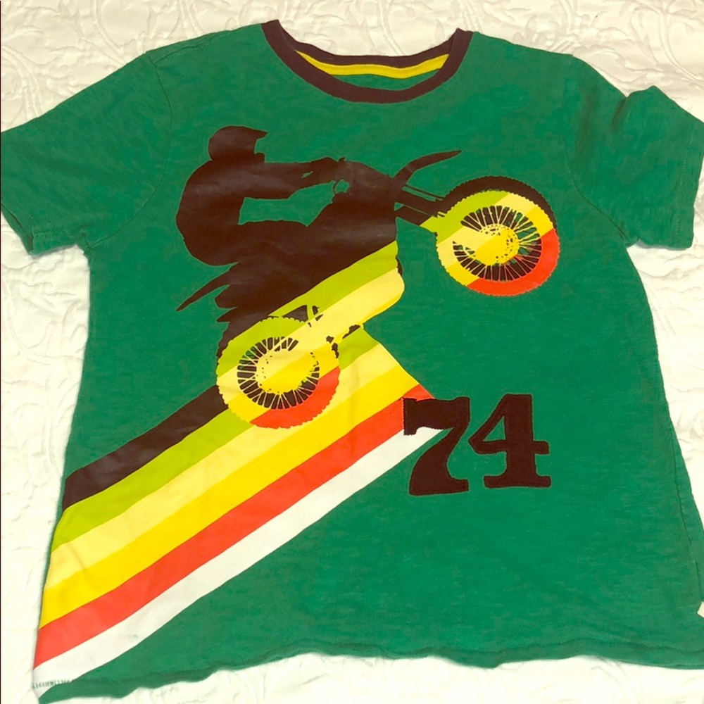 Boys Gap Graphic Shirt hardly worn.Green not faded